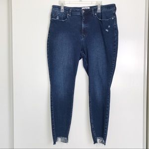 Free People CRVY sz 35 Step Hem Skinny Dark Wash Curvy Distressed